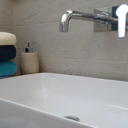 战略位置公寓 *