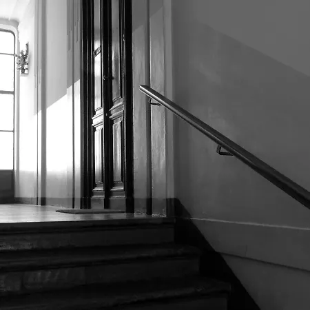 战略位置公寓 *